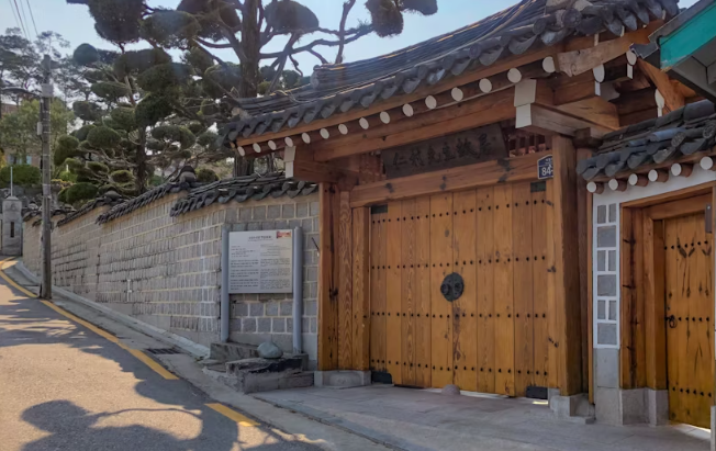 Seoul zombie city exploration game and private tour - Image 4